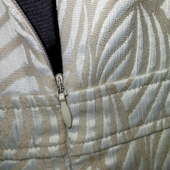 Elegant Cream Sleeveless Dress - Picture 5 of 5